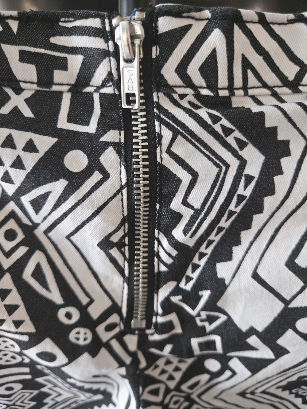 H&M Black and White Geometric Skinny Jeans - Picture 5 of 5